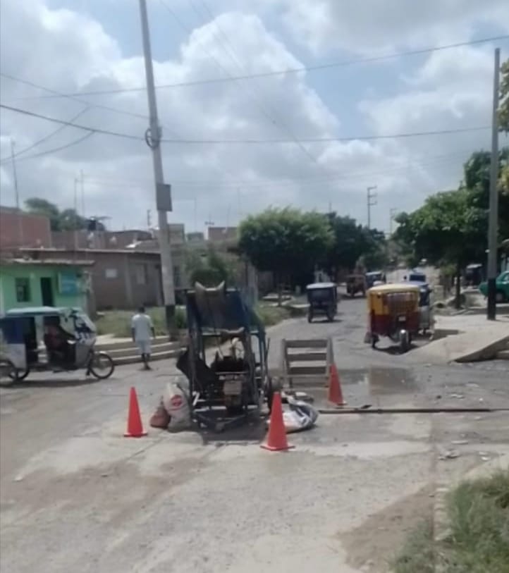 MORADORES DE SÁNCHEZ CERRO AGRADECEN INTERCESIÓN DE ALCALDE PARA DESCOLMATACIÓN DEL SISTEMA DE ALCANTARILLADO