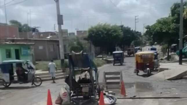 MORADORES DE SÁNCHEZ CERRO AGRADECEN INTERCESIÓN DE ALCALDE PARA DESCOLMATACIÓN DEL SISTEMA DE ALCANTARILLADO