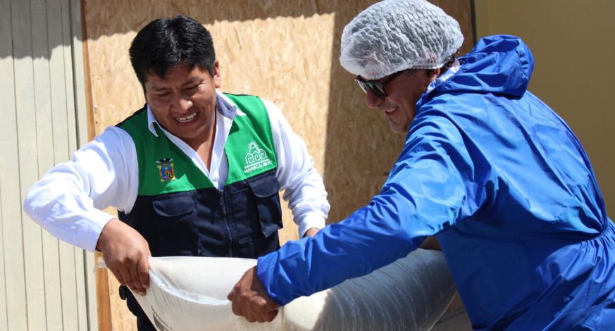 Se llevó a cabo la distribución de alimentos para los Comedores Populares del Programa de Complementación Alimentaria (PCA) el cual está a cargo de la Gerencia de Desarrollo Económico y Social a través de la Sub Gerencia de Desarrollo Social; el cual beneficia a Comedores Populares con 1 245 usuarios, a Hogares y Albergues con 30 usuarios y a 441 personas en riesgo.