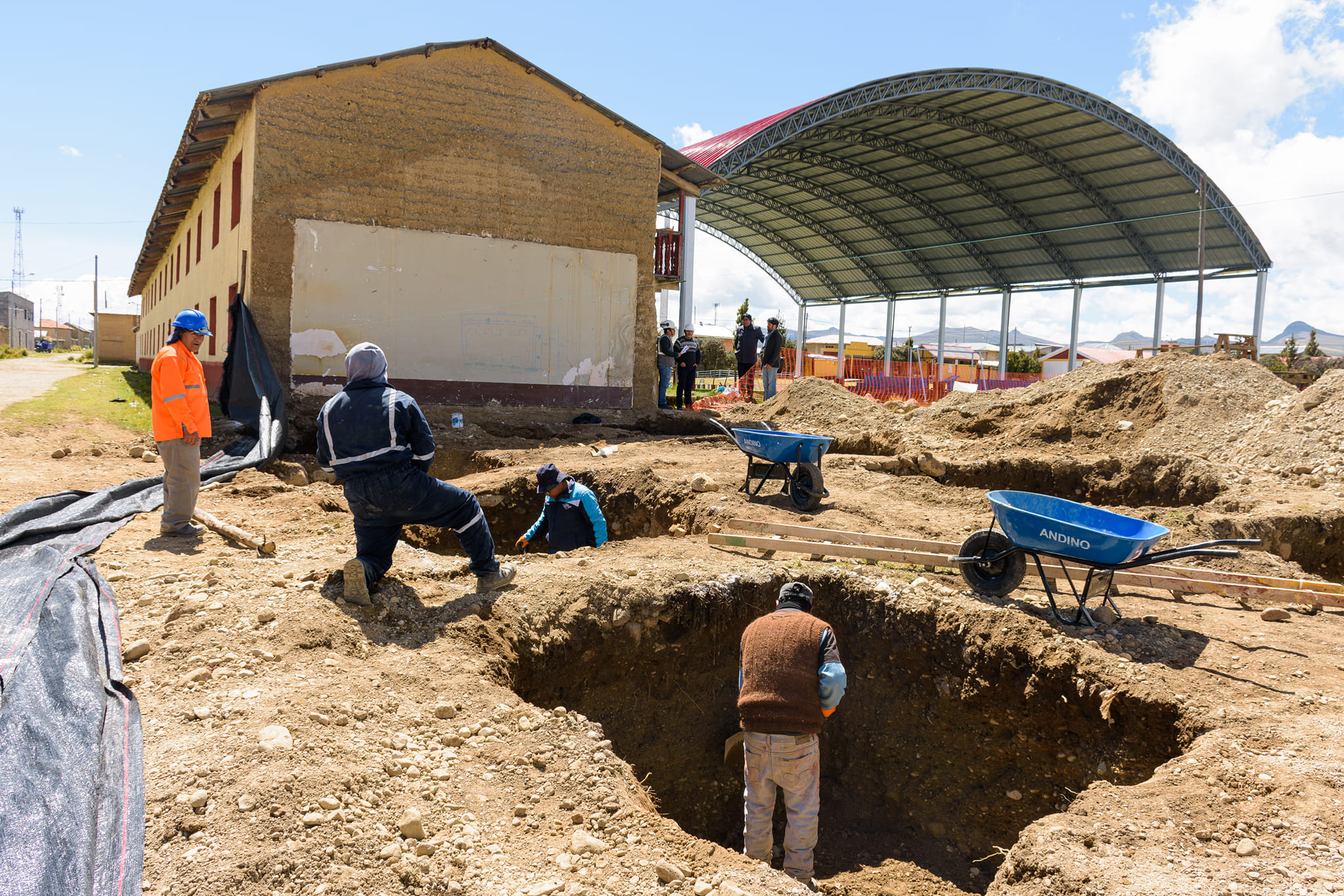 El alcalde provincial de Junín, Elio Zevallos Meza, realiza visita inopinada para verificación de los trabajos que se vienen desarrollando en el proyecto de MEJORAMIENTO DE LA INSTITUCIÓN EDUCATIVA N° 30570 "CORONEL JOSÉ ANDRÉS RÁZURI".