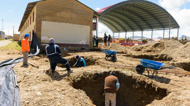 El alcalde provincial de Junín, Elio Zevallos Meza, realiza visita inopinada para verificación de los trabajos que se vienen desarrollando en el proyecto de MEJORAMIENTO DE LA INSTITUCIÓN EDUCATIVA N° 30570 "CORONEL JOSÉ ANDRÉS RÁZURI".