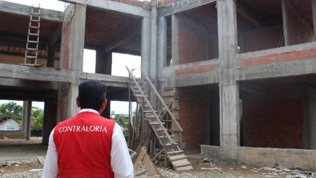 La Contraloría General alertó que en la región de Ucayali existen 17 obras paralizadas, las cuales suman un monto de S/ 122 721 924 de saldo de inversión, es decir, dica cantidad se encuentra pendiente de ejecutar, para que puedan ser culminadas, y puestos al servicio de la población.
