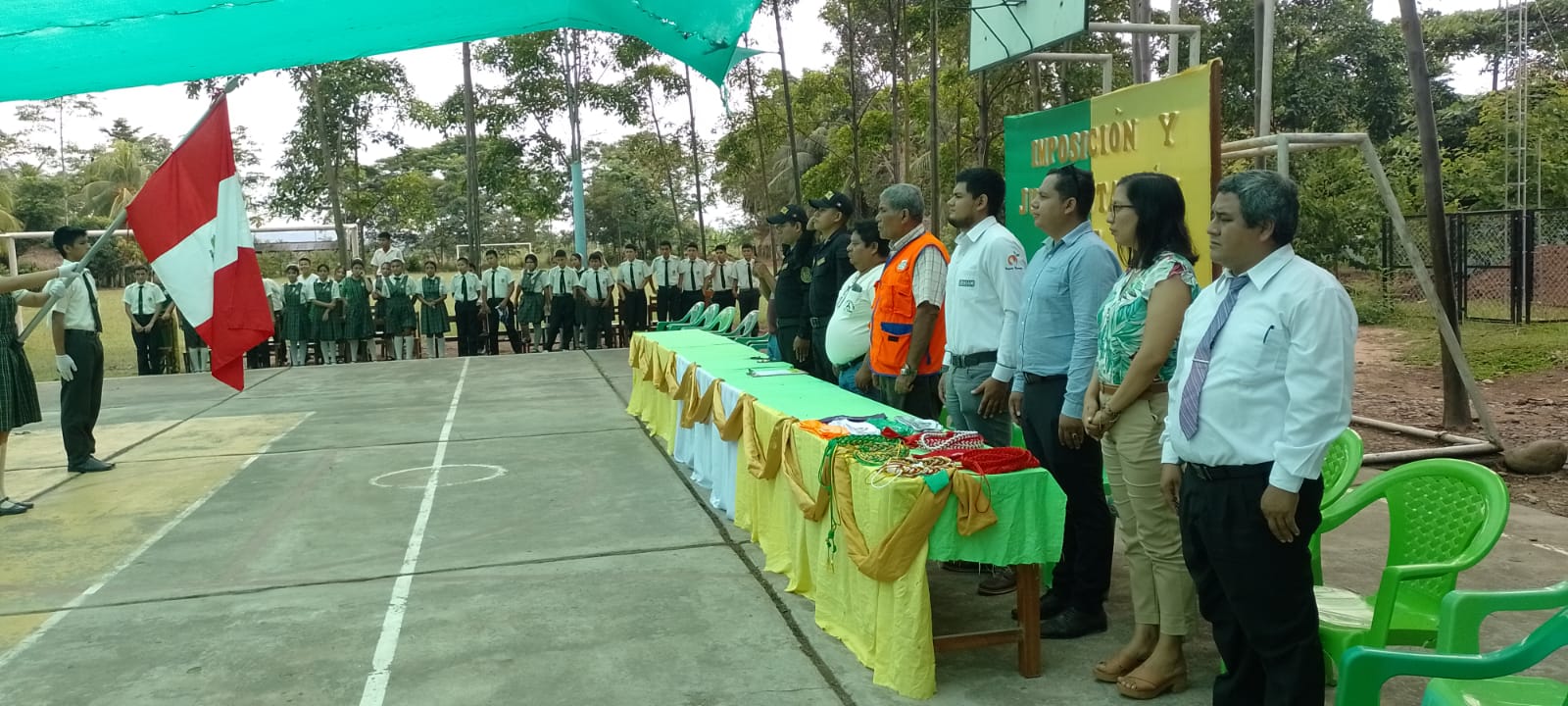 Autoridades presentes en la ceremonia de imposición de cordones e insignias.