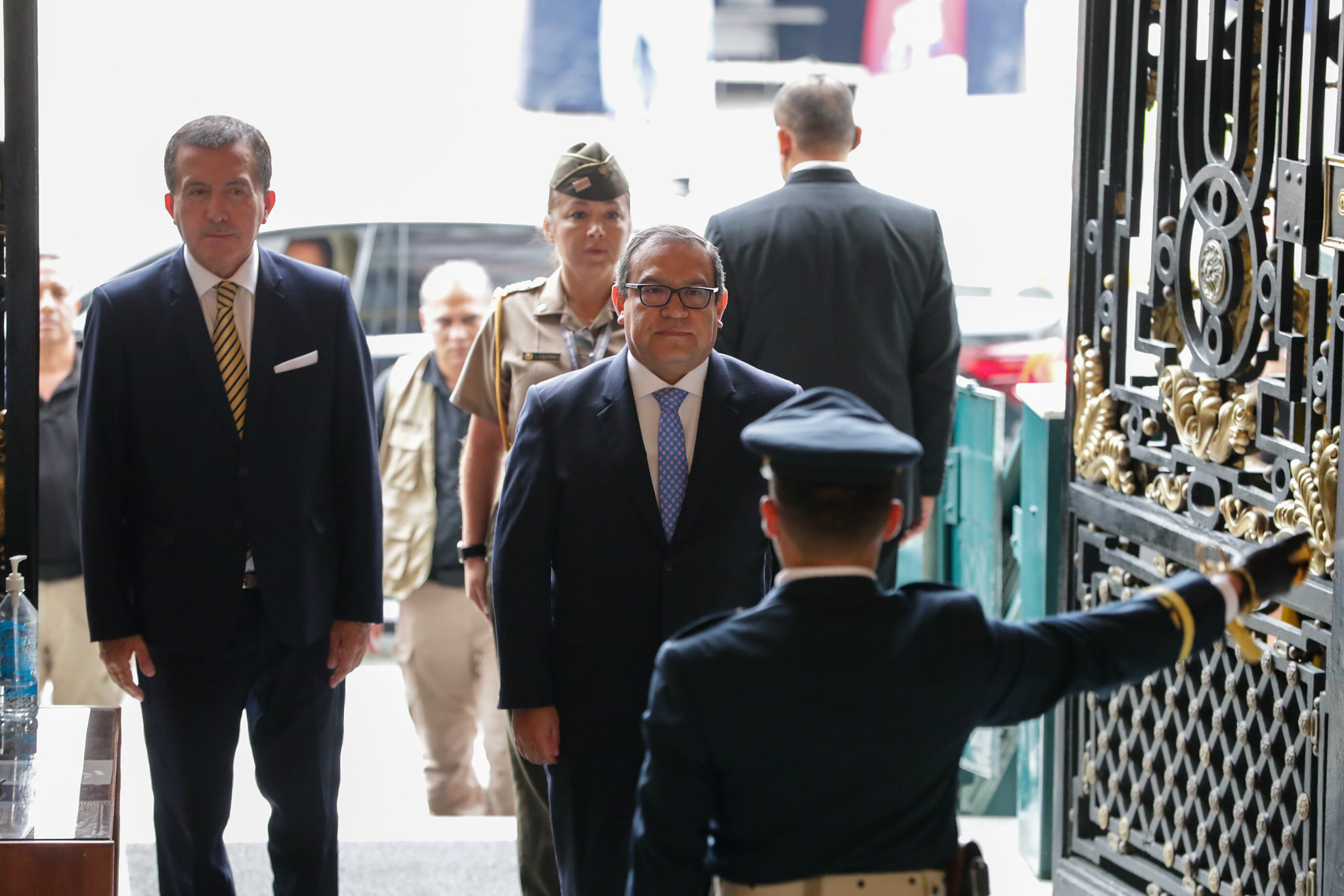 Premier se reunió con mesa directiva del Congreso para tratar proyectos de ley sobre fronteras y gestión remota de la Presidencia