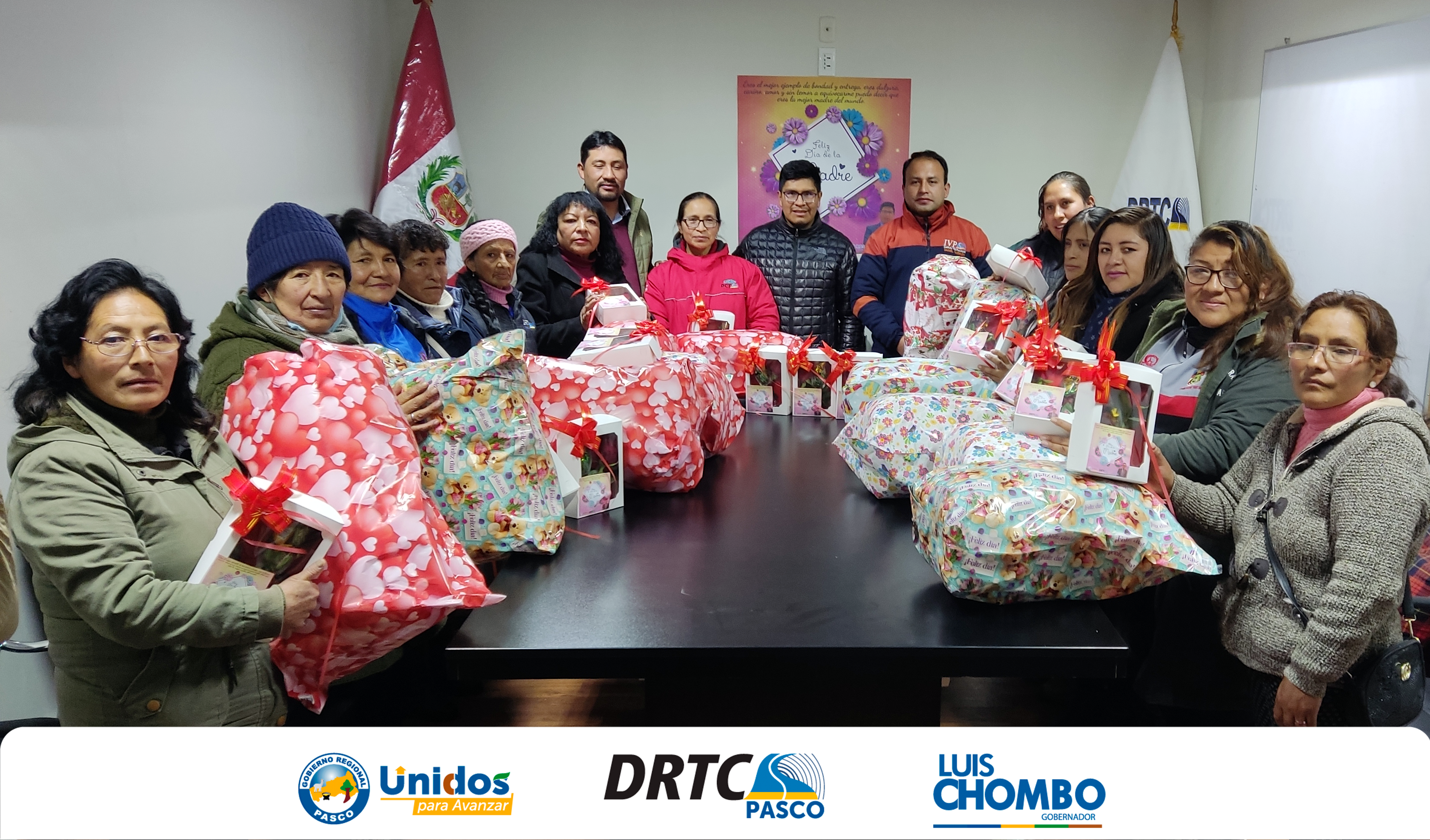 En esta fecha tan especial expresamos nuestro reconocimiento a todas las madres por su abnegada labor, desde la Dirección Regional de Transportes y Comunicaciones Pasco, desearle un
¡Feliz Día de la madre pasqueña!!!.