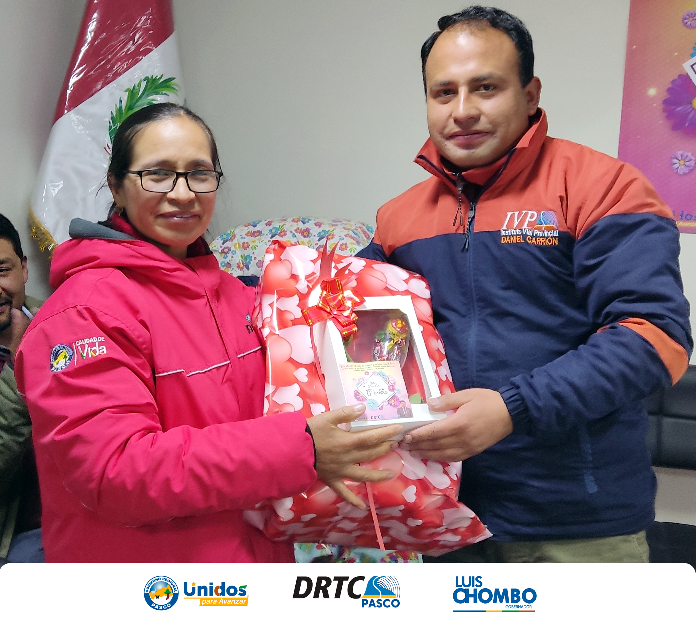 En esta fecha tan especial expresamos nuestro reconocimiento a todas las madres por su abnegada labor, desde la Dirección Regional de Transportes y Comunicaciones Pasco, desearle un
¡Feliz Día de la madre pasqueña!!!.