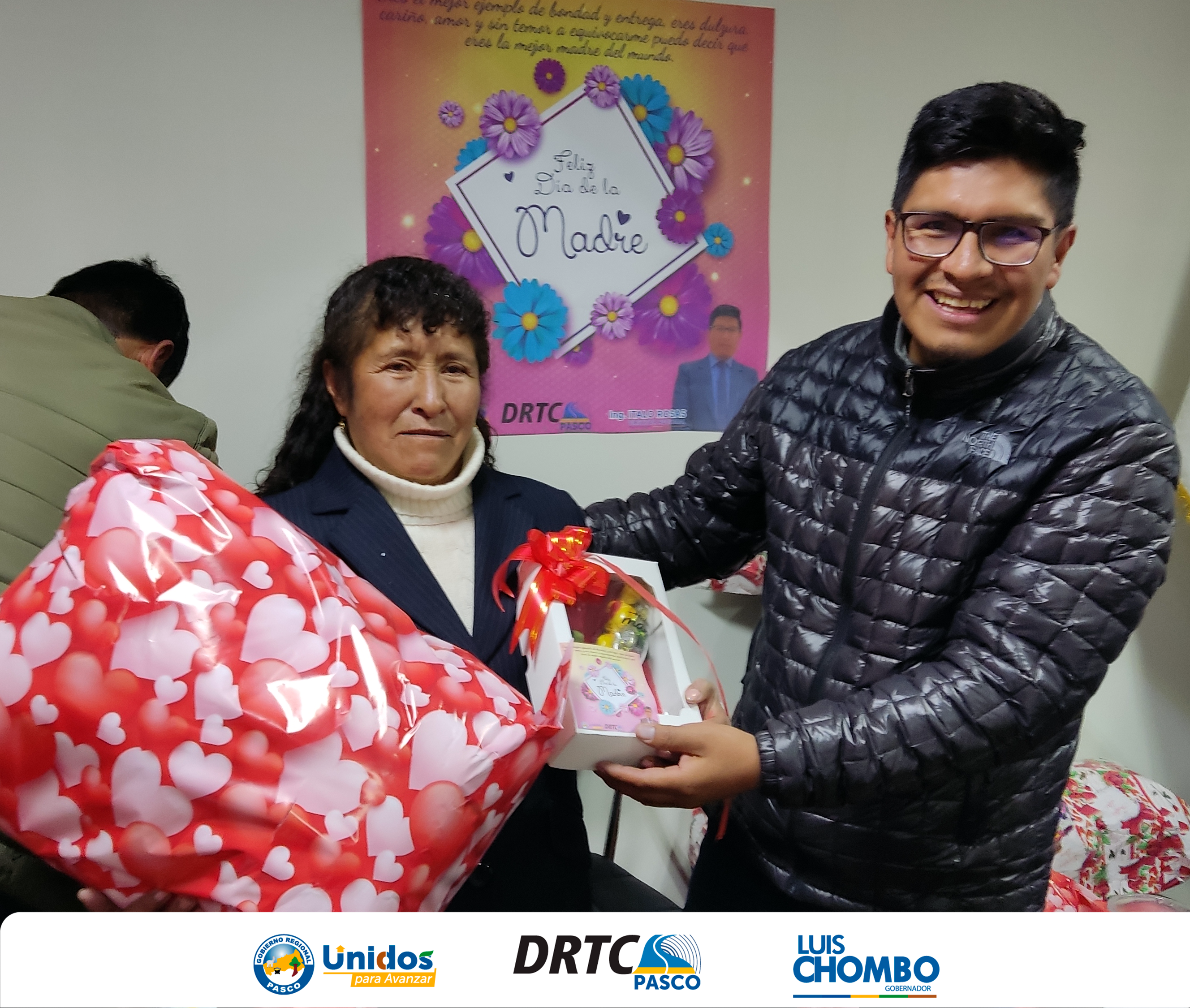 En esta fecha tan especial expresamos nuestro reconocimiento a todas las madres por su abnegada labor, desde la Dirección Regional de Transportes y Comunicaciones Pasco, desearle un
¡Feliz Día de la madre pasqueña!!!.