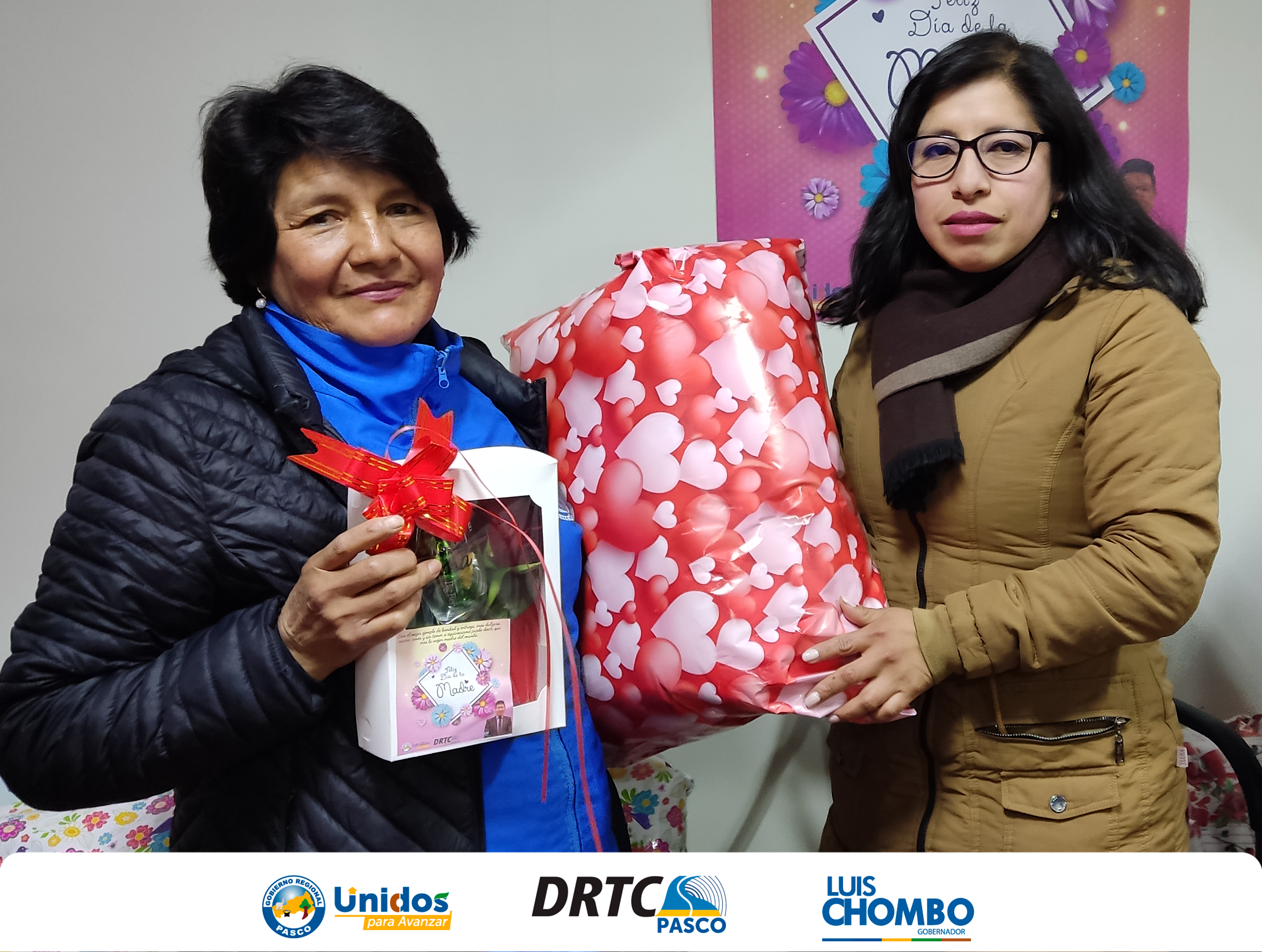 En esta fecha tan especial expresamos nuestro reconocimiento a todas las madres por su abnegada labor, desde la Dirección Regional de Transportes y Comunicaciones Pasco, desearle un
¡Feliz Día de la madre pasqueña!!!.