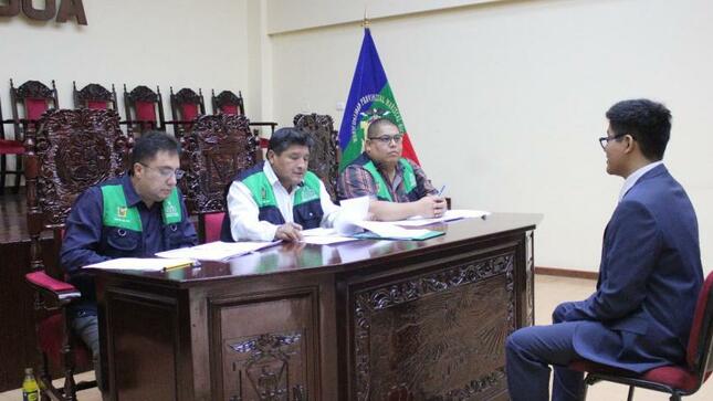 Con la finalidad de integrar quince practicantes profesionales a distintas áreas de la comuna provincial de Mariscal Nieto, hoy en el auditorio principal, se desarrolló la tercera etapa denominada entrevista personal, ante la presencia de tres jurados que conforman la Comisión de Selección de Personal.