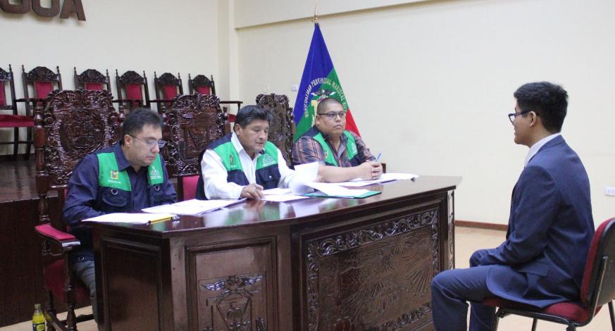 Con la finalidad de integrar quince practicantes profesionales a distintas áreas de la comuna provincial de Mariscal Nieto, hoy en el auditorio principal, se desarrolló la tercera etapa denominada entrevista personal, ante la presencia de tres jurados que conforman la Comisión de Selección de Personal.