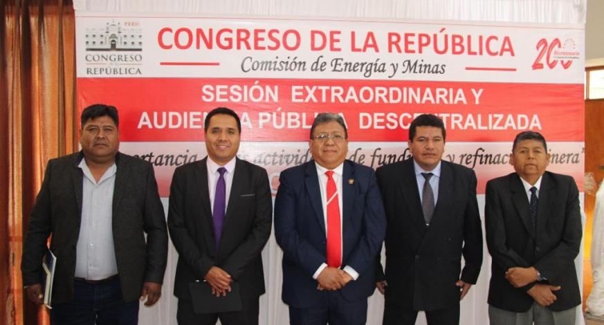 El alcalde provincial, John Larry Coayla, en el auditorio de la Municipalidad distrital de Pacocha, se desarrolló la cuarta sesión descentralizada y sexta Audiencia Pública Moquegua - Ilo “Importancia de las actividades de beneficio minero de fundición y refinación: Desafíos y retos para su desarrollo extensivo en el Perú”.