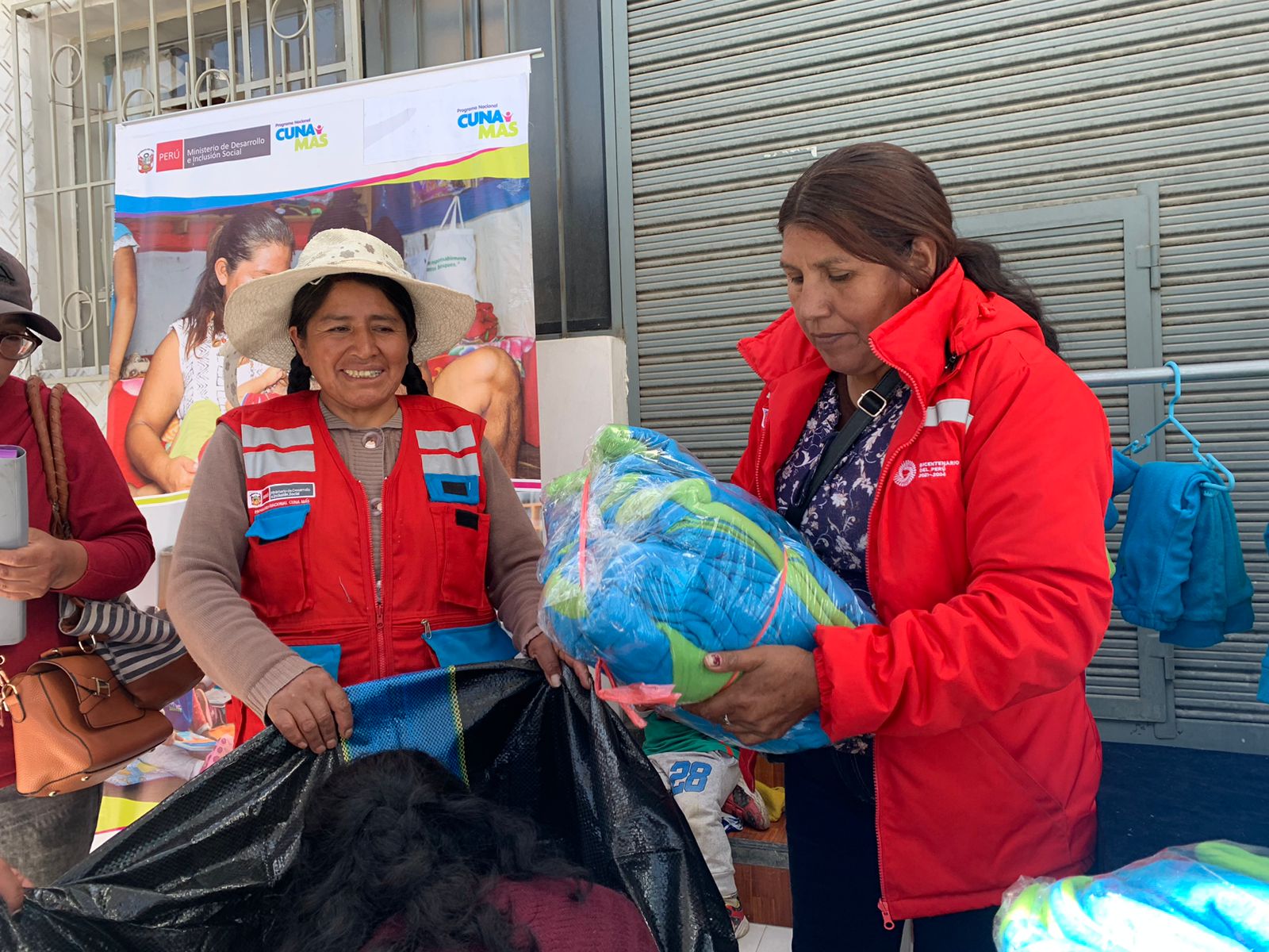 Cuna Más distribuye kits de abrigo para niñas y niños menores de 36 meses en los servicios de Cuidado Diurno y Acompañamiento a Familias en Junín