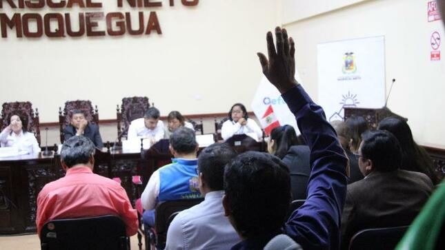 La Viceministra de Gestión Ambiental del Ministerio del Ambiente, Giuliana Becerra Celis, nuestra autoridad provincial, John Larry Coayla, el presidente del OEFA, Johnny Marchán, y autoridades locales; se realizó la presentación del proyecto “Fortalecimiento de la certificación y fiscalización de obligaciones sociales como mecanismo de prevención de conflictos socioambientales de fiscalización de obligaciones sociales”, que busca mejorar la fiscalización de los compromisos sociales en temas ambientales de nuestra ciudad.