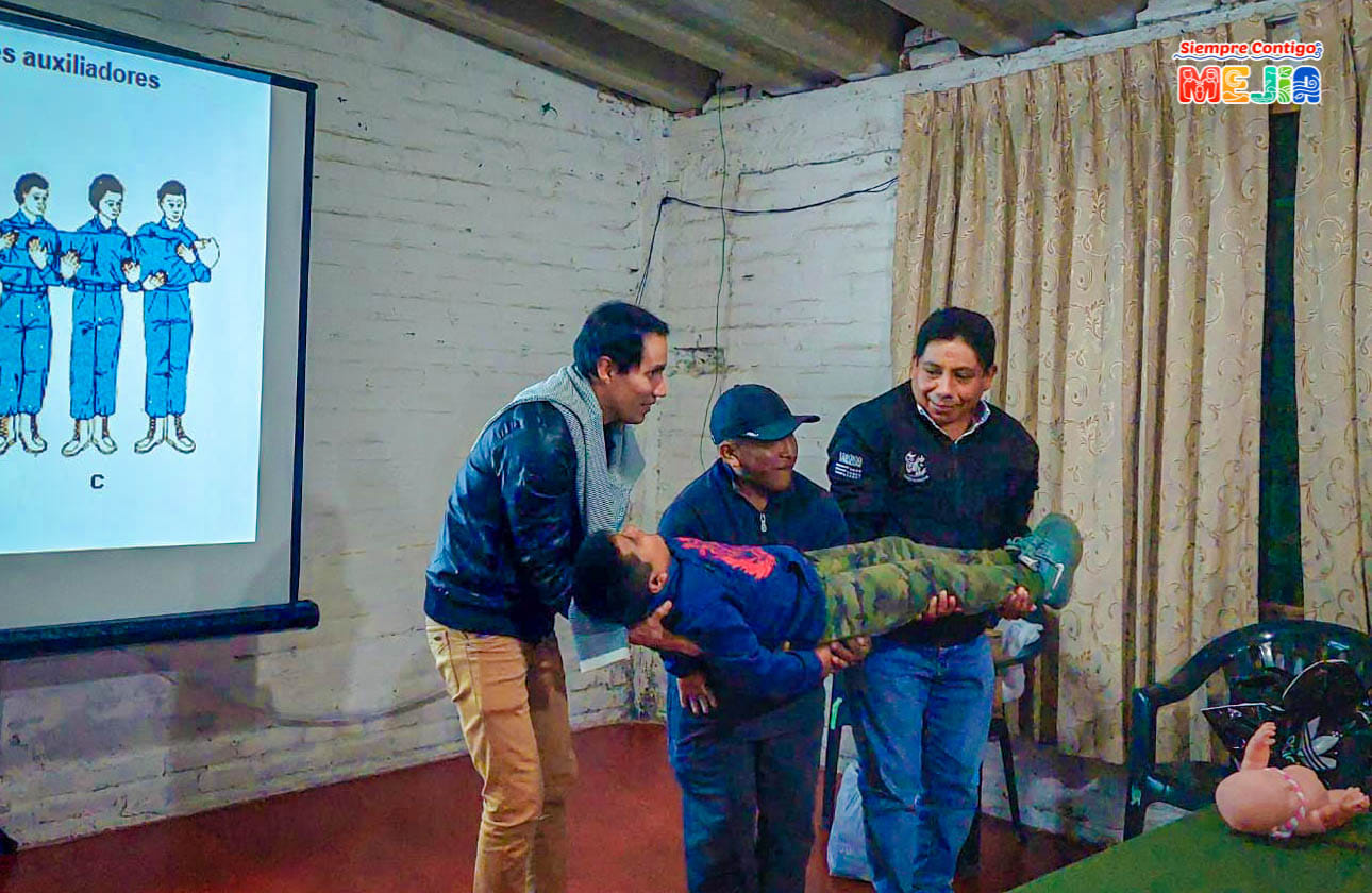 Pensando en el bienestar de los vecinos, la Municipalidad Distrital de Mejía, realizó el pasado fin de semana el Primer Taller de Primeros Auxilios en coordinación con el Centro de Salud de Mejía.