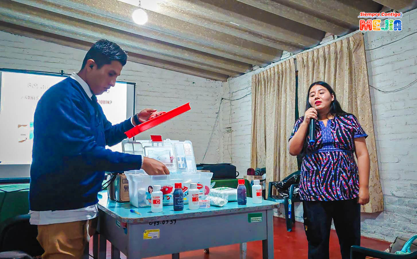 Pensando en el bienestar de los vecinos, la Municipalidad Distrital de Mejía, realizó el pasado fin de semana el Primer Taller de Primeros Auxilios en coordinación con el Centro de Salud de Mejía.
