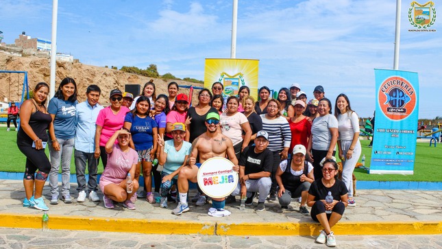 I Danzatón “Mejía se mueve contigo” que se desarrolló con éxito en la Laguna Centenario donde se presentaron los instructores de baile; Andrés Centeno, Fernando Vergaray y Nashira Arias.