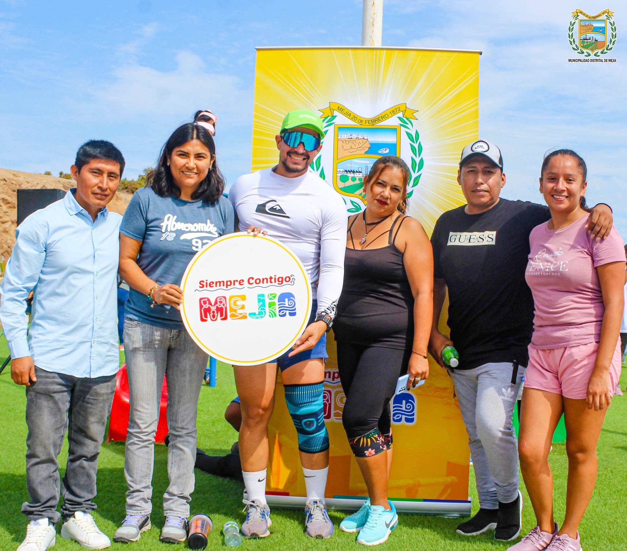 I Danzatón “Mejía se mueve contigo” que se desarrolló con éxito en la Laguna Centenario donde se presentaron los instructores de baile; Andrés Centeno, Fernando Vergaray y Nashira Arias.