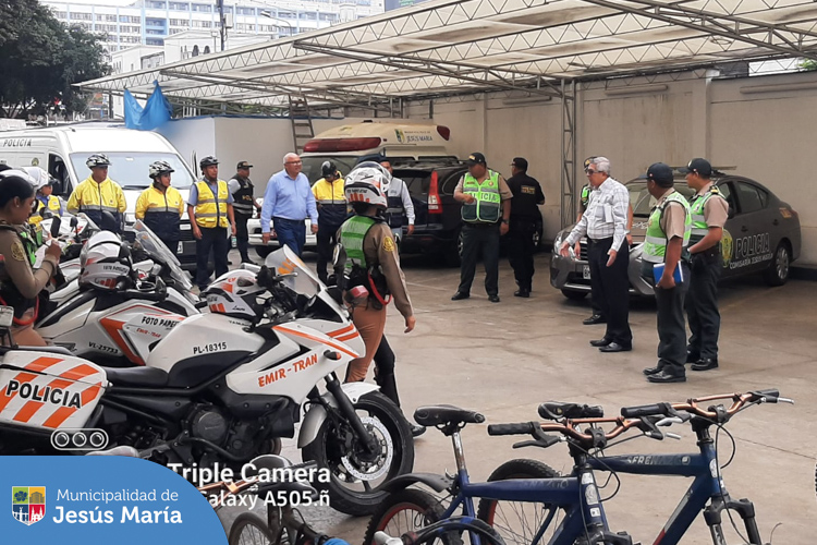 Con el objetivo de detectar adulteraciones o modificaciones que puedan significar presuntos delitos de robo o receptación de vehículos y autopartes se realizó un 🕵️🚓 megaoperativo en las principales avenidas del distrito.