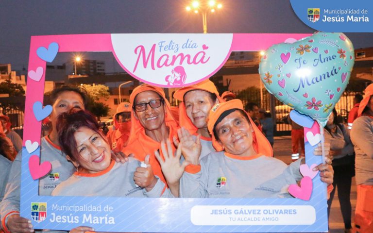 Ellas participaron de sorteos especiales y recibieron bellos regalos 🎁 de las manos de nuestro alcalde, Jesús Gálvez Olivares.
👏 ¡Gracias a todas ellas por su destacada labor en nuestro distrito!