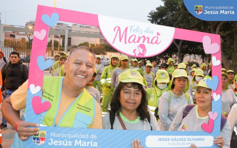 Ellas participaron de sorteos especiales y recibieron bellos regalos 🎁 de las manos de nuestro alcalde, Jesús Gálvez Olivares.
👏 ¡Gracias a todas ellas por su destacada labor en nuestro distrito!