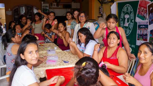 COMITÉ DE DAMAS CAPULLANAS EN ACCIÓN – MPS CONTINÚA CON EL TALLER DE BISUTERÍA FINA EN URBANIZACIÓN POPULAR LOS OLIVOS