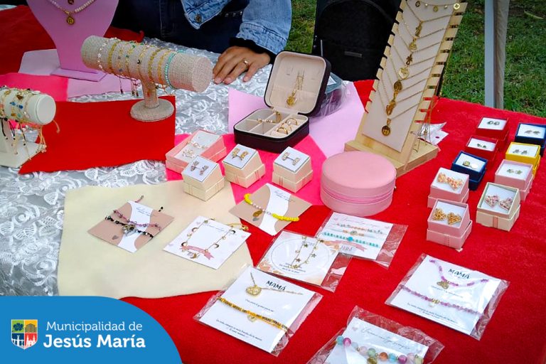 En esta oportunidad en el Parque Santa Cruz. Allí pudieron disfrutar de la 🤸 exhibición de gimnasia artística y un entretenido 💍 taller de joyería artesanal 👏 de nuestros amigos de Anbel