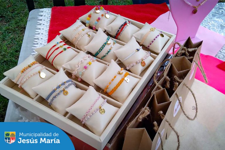 En esta oportunidad en el Parque Santa Cruz. Allí pudieron disfrutar de la 🤸 exhibición de gimnasia artística y un entretenido 💍 taller de joyería artesanal 👏 de nuestros amigos de Anbel