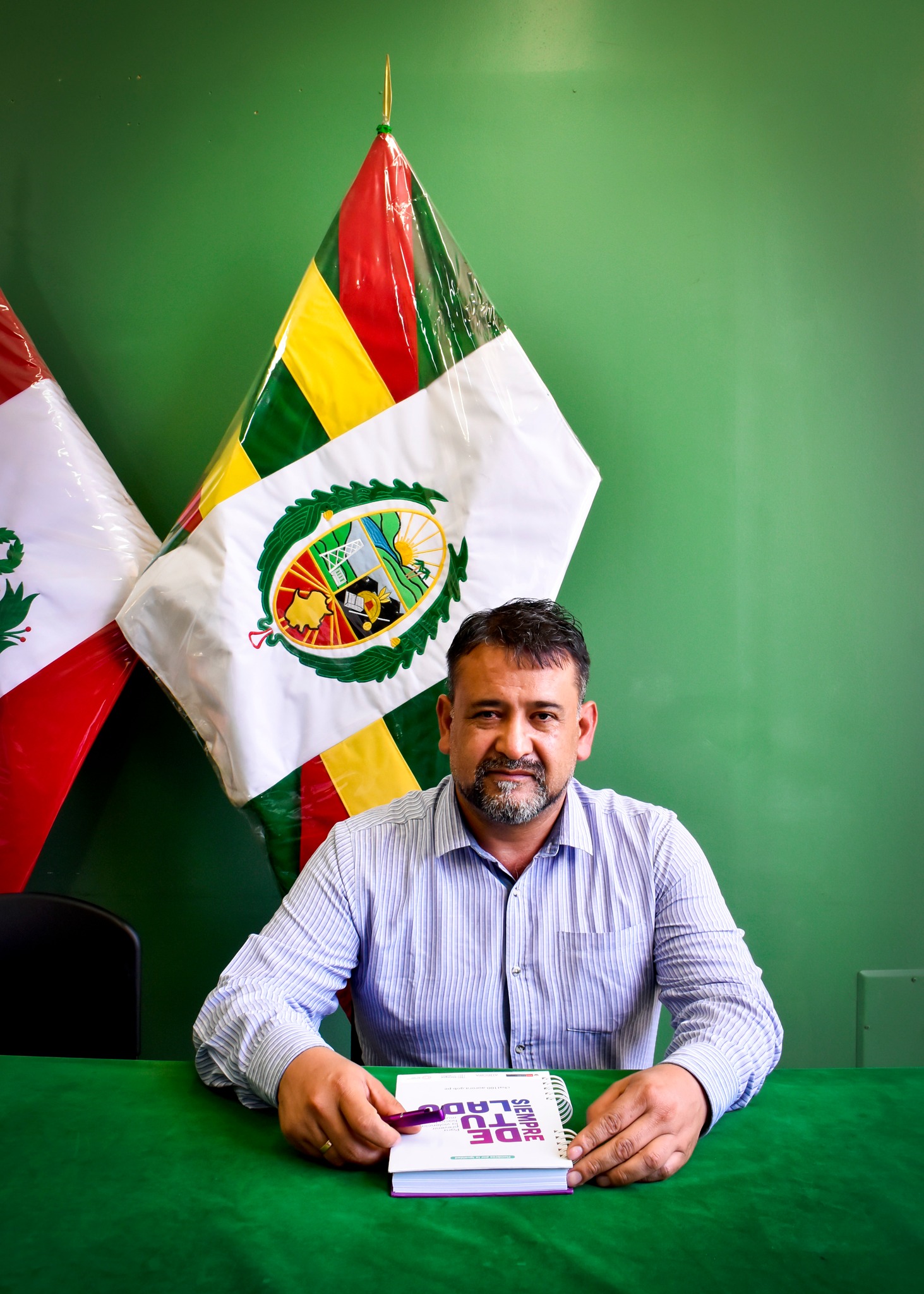 Alcalde provincial presenta oficialmente a nuevo gerente municipal