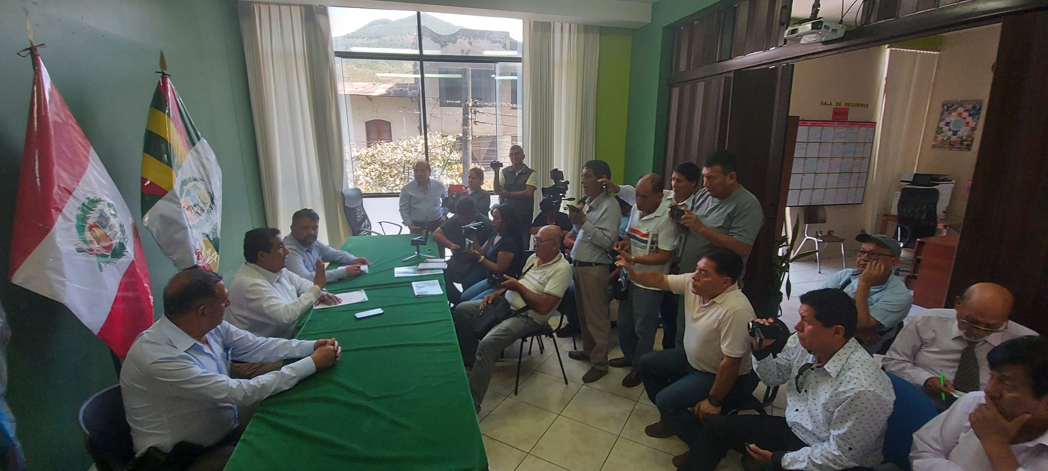 Alcalde provincial presenta oficialmente a nuevo gerente municipal