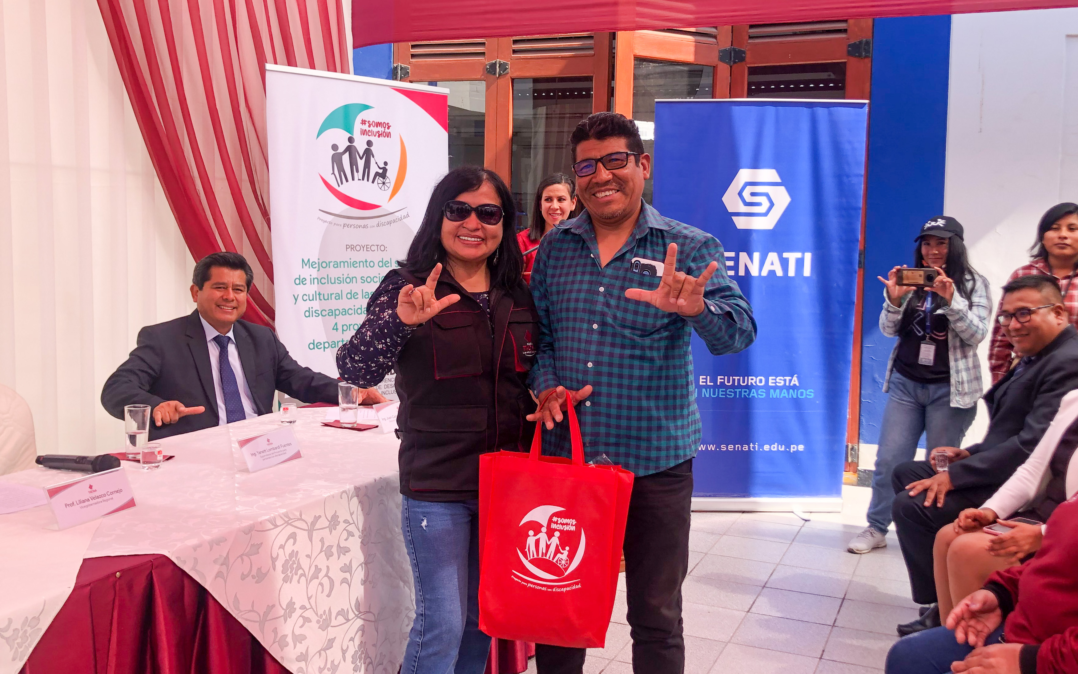 Presentan taller de diseño gráfico para personas con discapacidad 