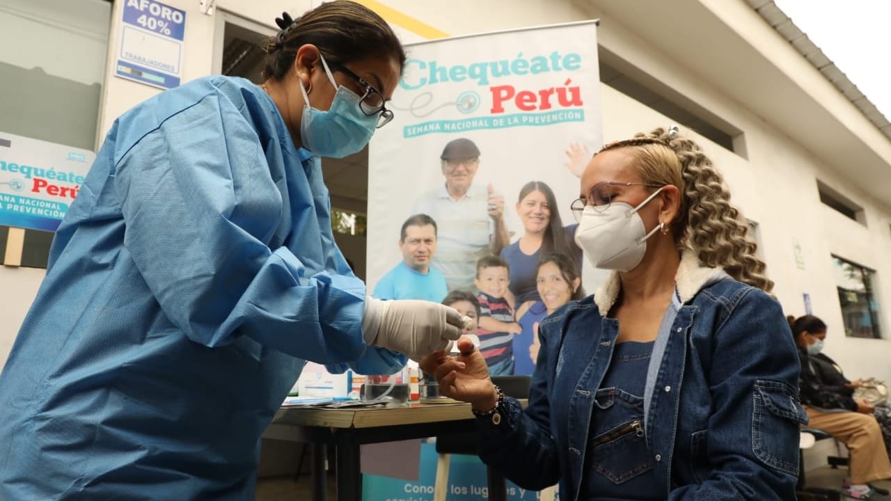 Chequéate Perú Cantante Ana Kholer accedió a servicios preventivos en Centro de Salud Todos los Santos de San Borja