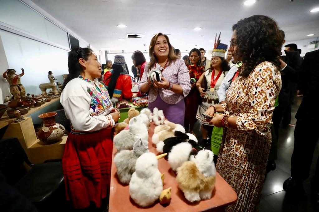 Gobierno reconoce a lideresas indígenas u originarias por contribuir al desarrollo de sus comunidades y la transmisión de conocimientos