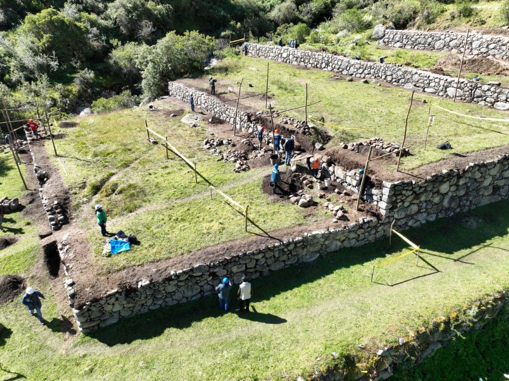 Cusco: Ministerio de Cultura realizó importante hallazgo de 38 piezas metálicas prehispánicas en investigación arqueológica en Vilcabamba