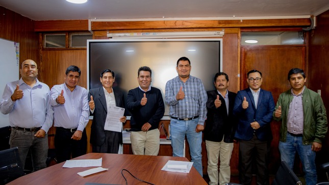 Asfaltado de anillo vial de la ruta Lambrama - Mariscal Gamarra de más de 85 kilómetros garantiza gobernador Percy Godoy para fomentar desarrollo económico local y regional