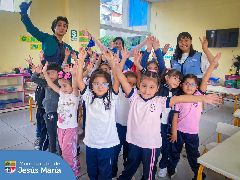 ➡️ Con el objetivo de fortalecer la conciencia ambiental y la responsabilidad por cuidar el planeta 🌎, la Municipalidad de Jesús María ha iniciado la campaña de Promotoría Ambiental en los colegios de nuestro distrito.