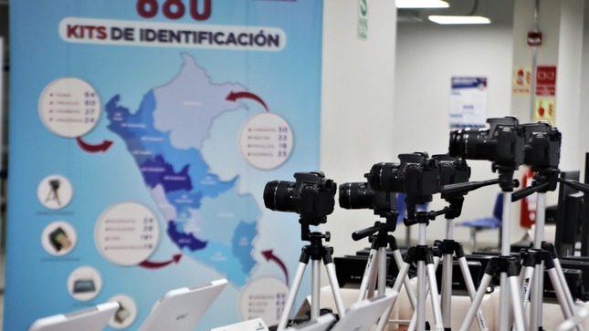 foto de los kits en la sede central del Reniec