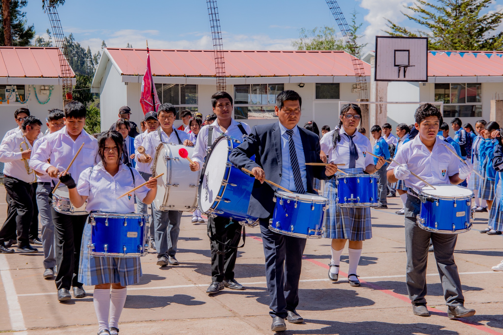 I.E. benjamín Herencia Zevallos de Tintay celebró a lo grande su 57° aniversario con presencia de consejera regional y titular de la DREA