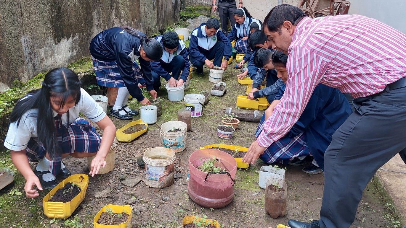 Implementación de proyectos ambientales escolares en Canchaque y San Miguel de El Faique