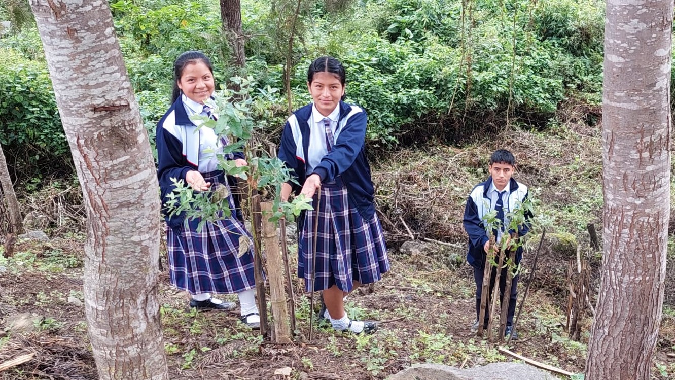 Implementación de proyectos ambientales escolares en Canchaque y San Miguel de El Faique