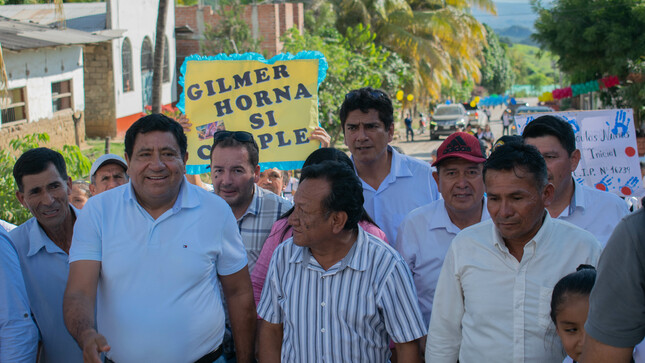 Gobernador Regional de Amazonas, Gilmer Horna Corrales, visitó el Distrito de Copallin, empezando su recorrido por el Centro de Salud y las diferentes Instituciones Educativas, asumiendo compromisos de mejora en cada Entidad del Distrito mencionado. 
Participaron también el Alcalde de Copallin, Segundo Pastor Flores Rojas; Gerente Sub Regional Bagua, Ing. Wilmer Guevara Bustamante; Director de la Red de Salud Bagua, Obsta. Roberto Sanjinéz Castillo, entre otras importantes autoridades.