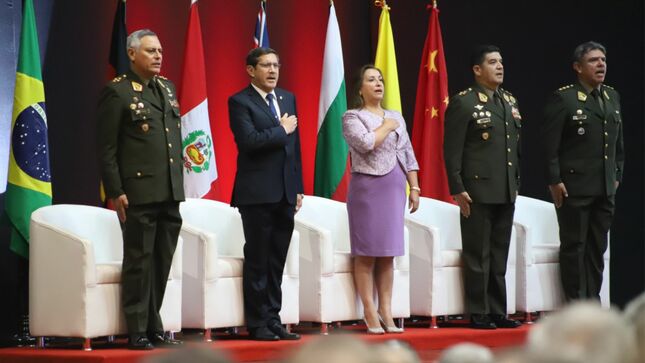 Jefe del Comando Conjunto participa en ceremonia de inauguración del SITDEF 2023