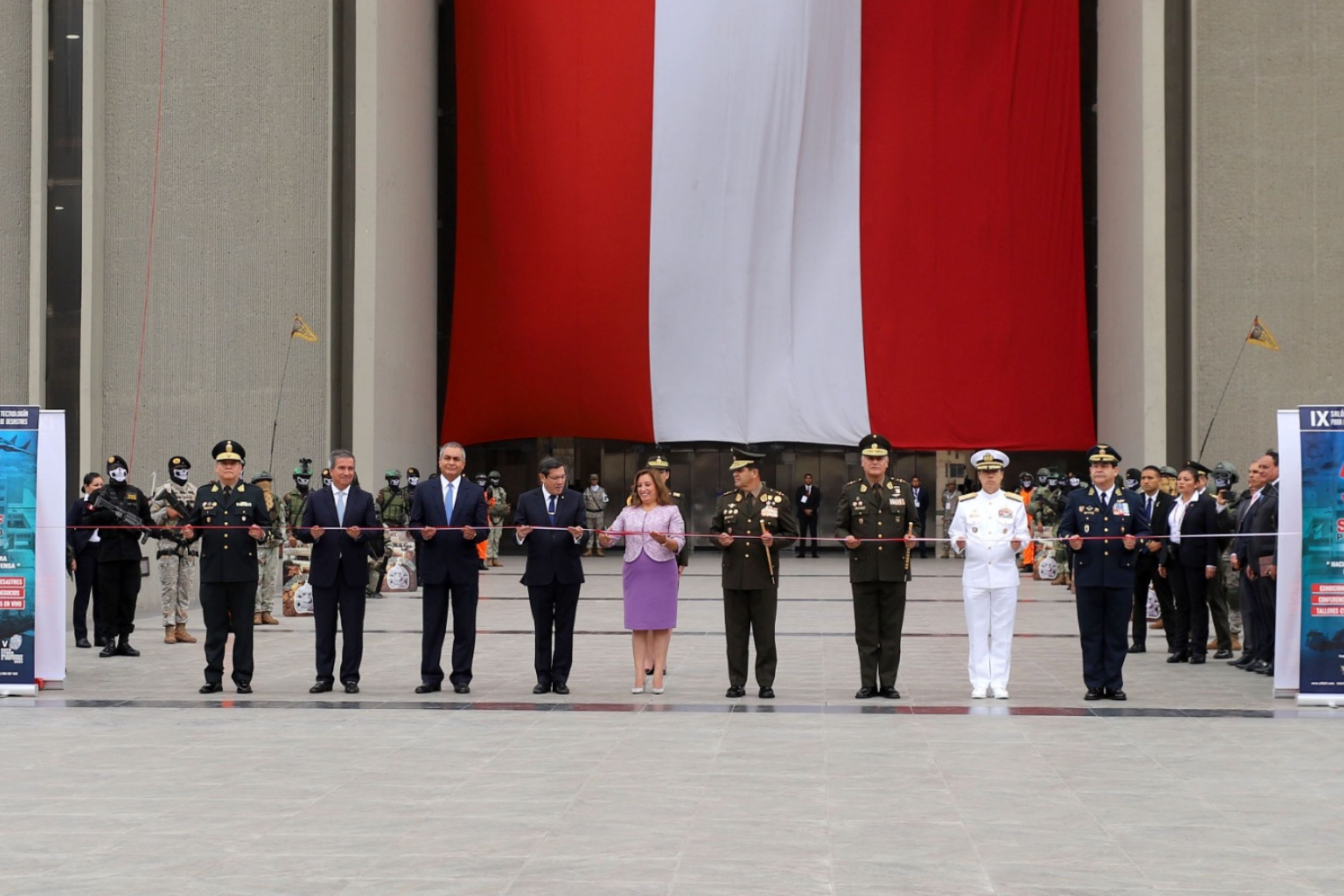 Jefe del Comando Conjunto participa en ceremonia de inauguración del SITDEF 2023