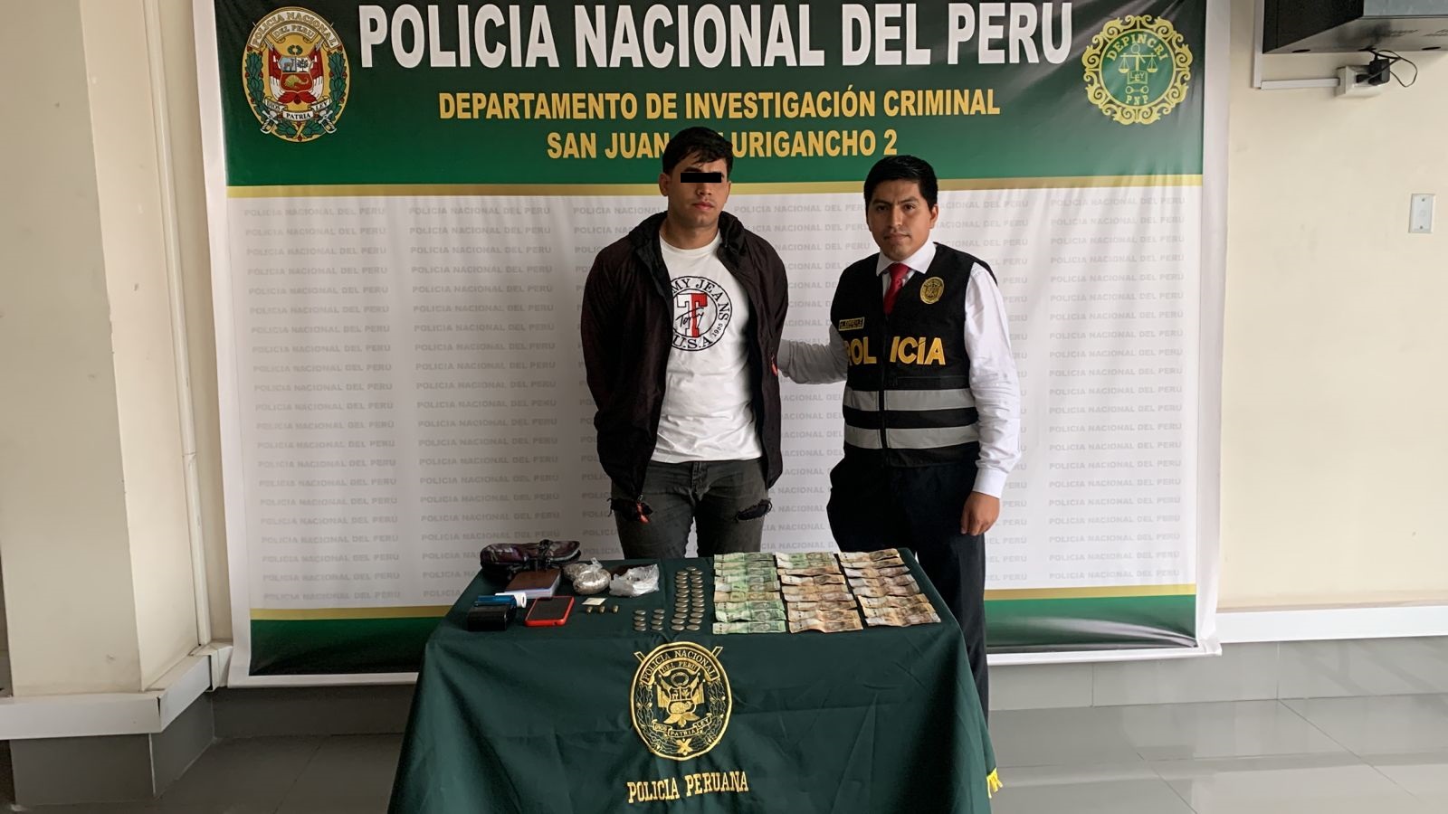 Durante las acciones, la PNP decomisó una moto, impresoras, vouchers y libretas de notas que utilizaba para las extorsiones.