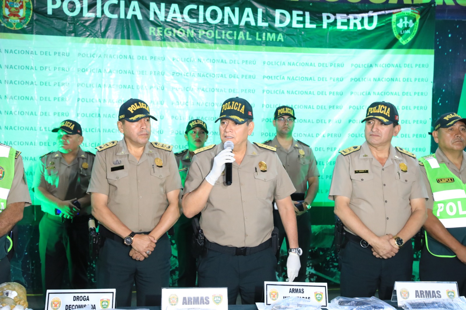 General Angulo en presentación de resultados