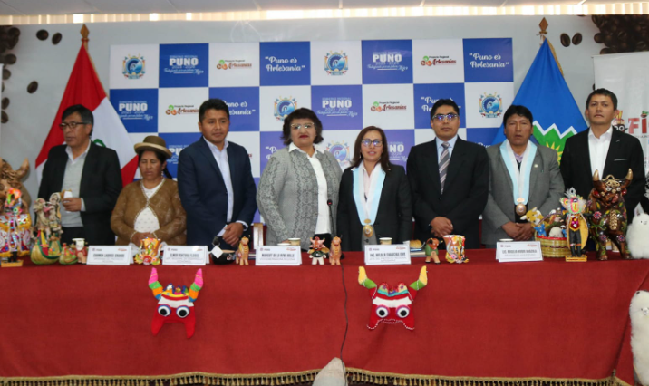Con el fin de promover y difundir la cultura regional a través de la artesanía y la moda de la región, e impulsar el desarrollo sostenible de este sector, la Municipalidad Provincial de Puno, en un trabajo articulado con el Gobierno Regional Puno; presentaron la Expo Feria "Puno es Artesanía”, que se realizará el 12 y 13 de mayo en el parque Manuel Pino de la Ciudad Lacustre, se informó en conferencia de prensa.