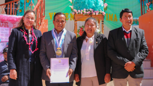 En horas de la mañana, los regidores Dina Soledad Mamani Ramos, Efrain Colca Borba y Eliseny Vargas Ramos, en representación del alcalde de Puno, Lic. Javier Ponce Roque, participaron en la ceremonia de celebración por los LXXIII años de aniversario del Centro de Acogida Residencial CAR “Hogar Virgen de Fátima”.
