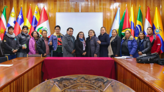 La Municipalidad Provincial de Puno y el Concejo Regional de Cultura en una reunión que tomó cita en la sala de banderas de la municipalidad, realizaron la presentación y evaluación del plan para el Quqawi Más Grande del Mundo, donde se designó responsabilidades para la realización de esta actividad.