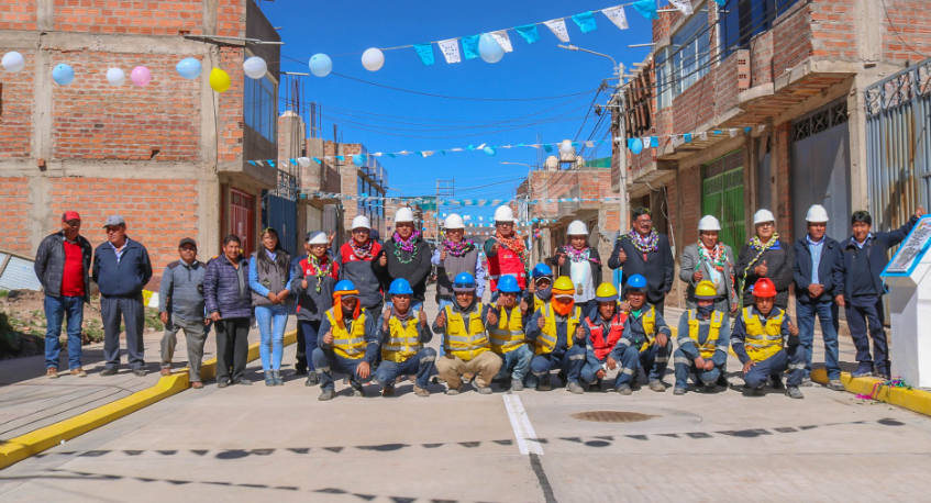La calidad de vida de los habitantes de la primera cuadra del Jr. Bartolomé Herrera del barrio Chanu Chanu mejorará notablemente, tras la construcción de pistas y veredas para esta zona de la Ciudad Lacustre, obra ejecutada por la Municipalidad Provincial de Puno, liderada por el alcalde Lic. Javier Ponce Roque.