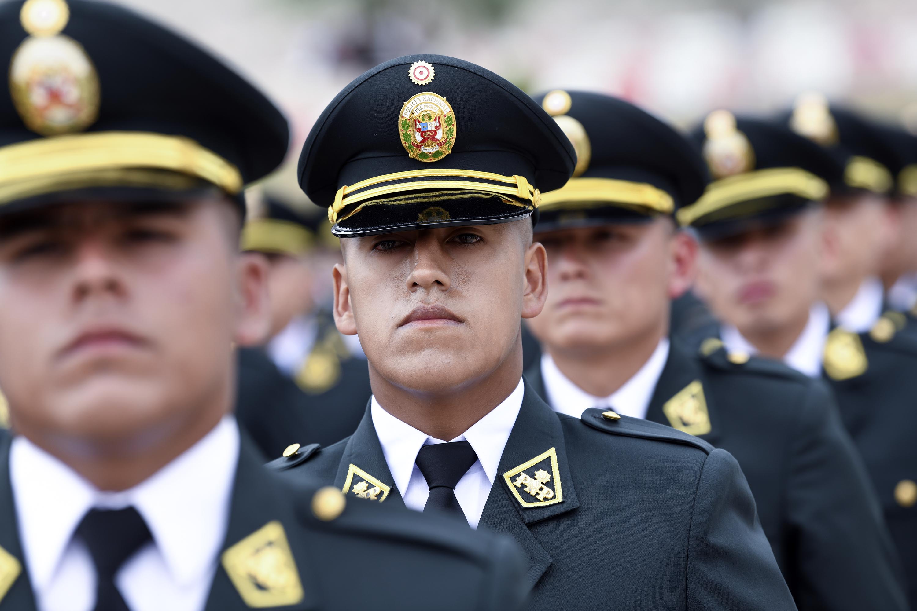 Se gradúan 6 mil 600 nuevos policías para reforzar seguridad en las calles.