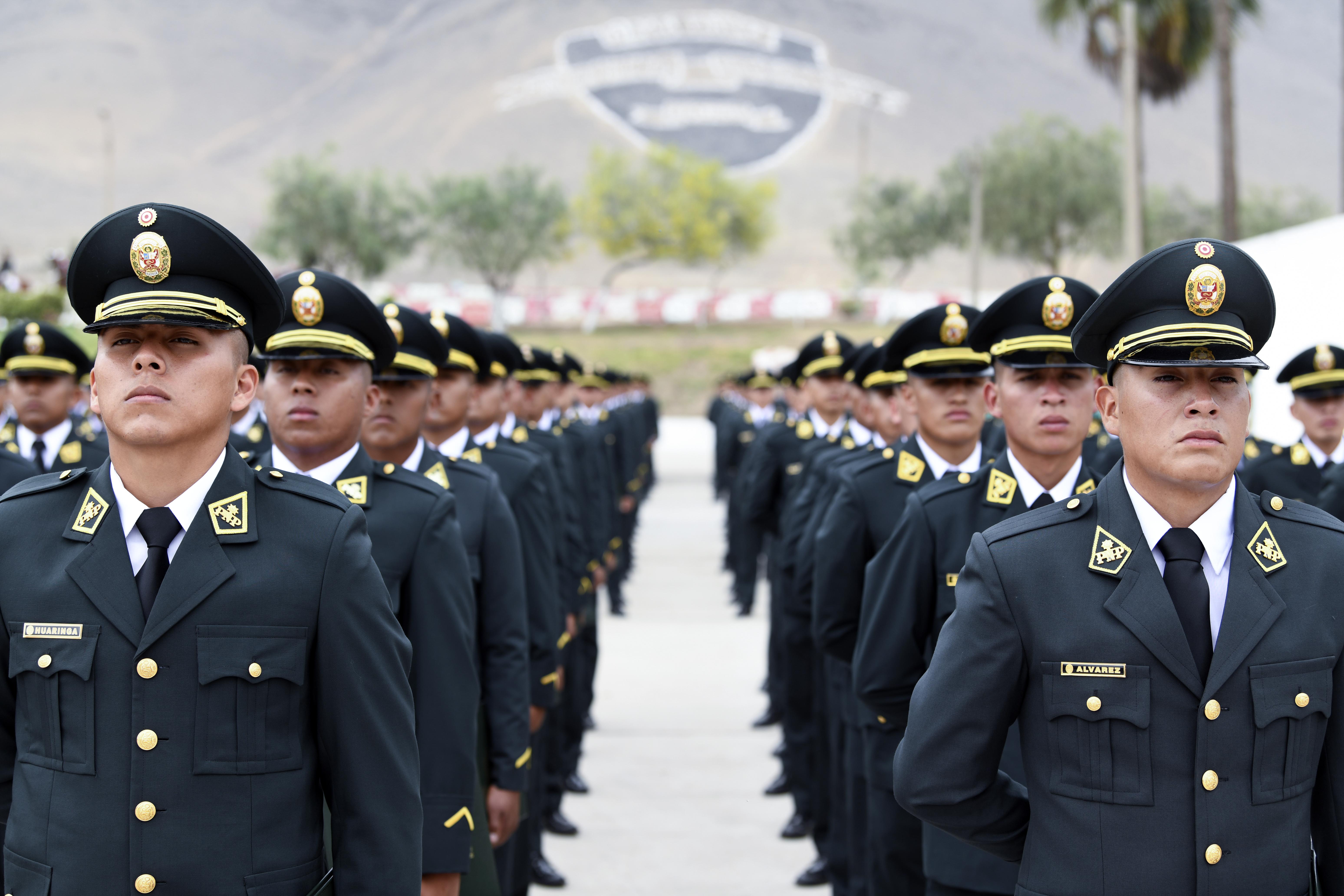 Se gradúan 6 mil 600 nuevos policías para reforzar seguridad en las calles.